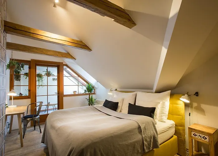 Bohemian Chic 2 Bedroom 2 Bathroom Loft With Hanging Chair * Praga