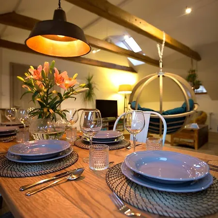Bohemian Chic 2 Bedroom 2 Bathroom Loft With Hanging Chair Apartment *