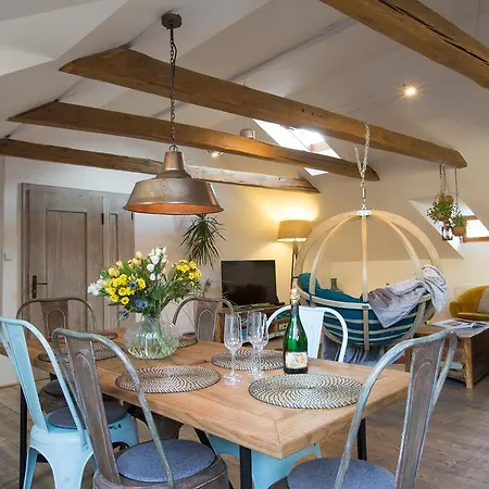 Bohemian Chic 2 Bedroom 2 Bathroom Loft With Hanging Chair