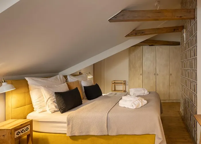Bohemian Chic 2 Bedroom 2 Bathroom Loft With Hanging Chair *