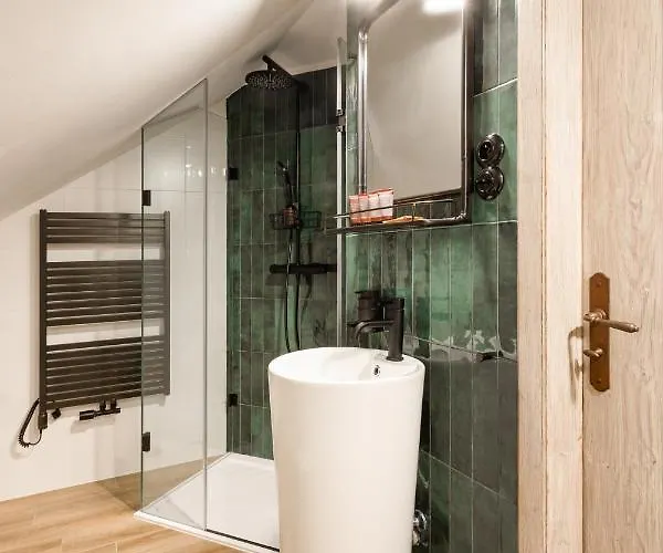 Bohemian Chic 2 Bedroom 2 Bathroom Loft With Hanging Chair *