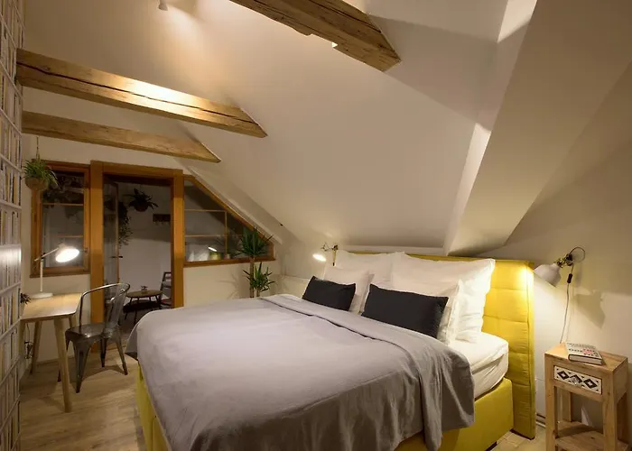 Bohemian Chic 2 Bedroom 2 Bathroom Loft With Hanging Chair Praga