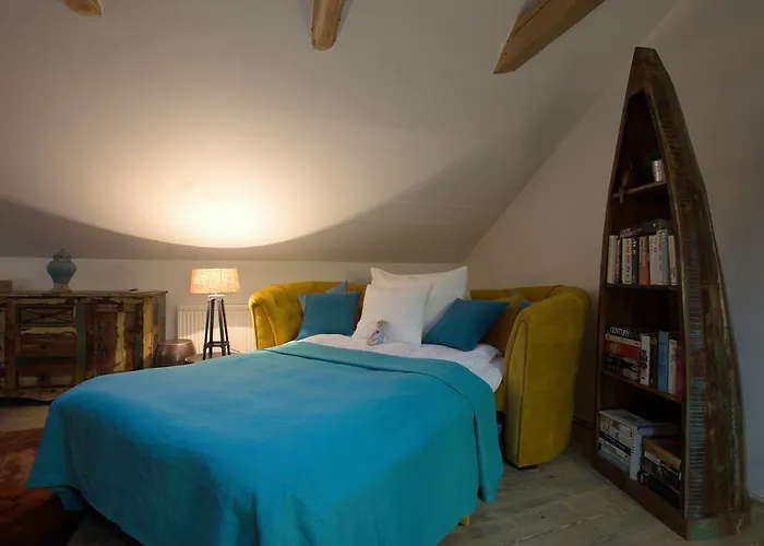 Bohemian Chic 2 Bedroom 2 Bathroom Loft With Hanging Chair *