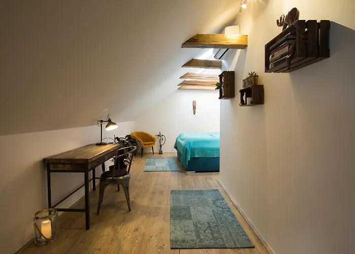 Bohemian Chic 2 Bedroom 2 Bathroom Loft With Hanging Chair Appartamento Praga