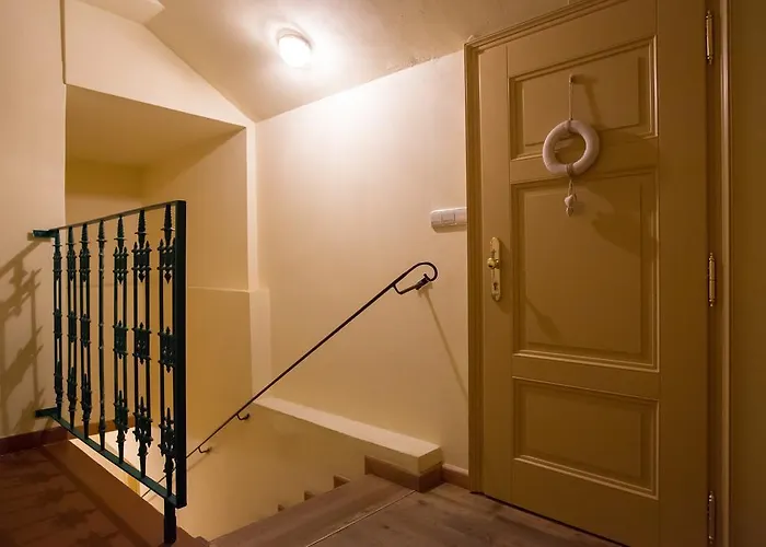 Bohemian Chic 2 Bedroom 2 Bathroom Loft With Hanging Chair Appartamento Praga
