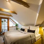 Bohemian Chic 2 Bedroom 2 Bathroom Loft With Hanging Chair * Prag