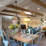 Bohemian Chic 2 Bedroom 2 Bathroom Loft With Hanging Chair